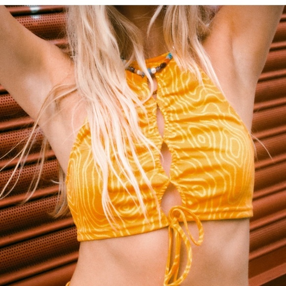 Zara large jacquard halter keyhole top. - Picture 3 of 13